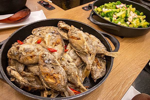 【新莊美食】小鮮鍋新莊店-最低不到370元！超過100種不同食材火鍋吃到飽