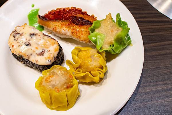 【新莊美食】小鮮鍋新莊店-最低不到370元！超過100種不同食材火鍋吃到飽