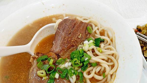【台北美食】認真煮麵-不用100元就可以吃到牛肉麵!