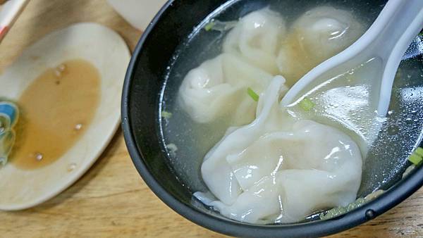 【台北美食】無名乾麵公嬤麵-沒有店名的35年老字號小吃店