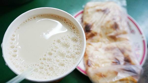 【基隆美食】阿信豆漿-超人氣豆漿店!滿滿焦香味迷人的美味豆漿 【基隆美食】阿信豆漿-超人氣豆漿店!滿滿焦香味迷人的美味豆漿