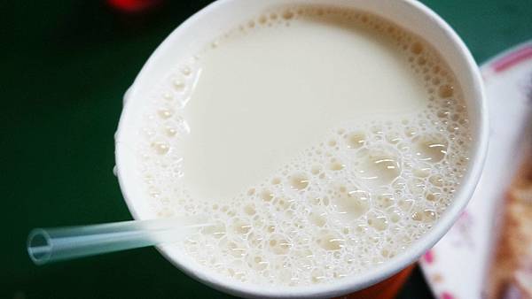 【基隆美食】阿信豆漿-超人氣豆漿店！滿滿焦香味迷人的美味豆漿