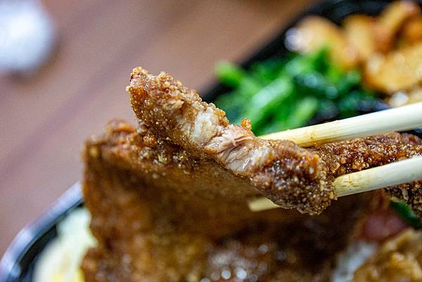 【三重美食】阿賢排骨便當-用餐時間必定大排長龍的老字號排骨飯店 【三重美食】阿賢排骨便當-用餐時間必定大排長龍的老字號排骨飯店