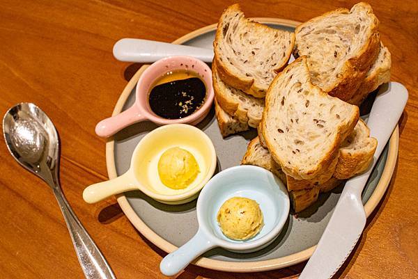 【新竹餐廳】YATS葉子-適合朋友聚會、家族團聚,環境舒適的北歐風餐廳! 【新竹餐廳】YATS葉子-適合朋友聚會、家族團聚,環境舒適的北歐風餐廳!