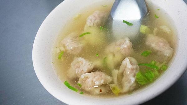 【基隆美食】長腳麵食-中午用餐時間，從店內排到店外的超人氣排隊小吃店