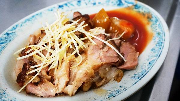 【基隆美食】長腳麵食-中午用餐時間，從店內排到店外的超人氣排隊小吃店