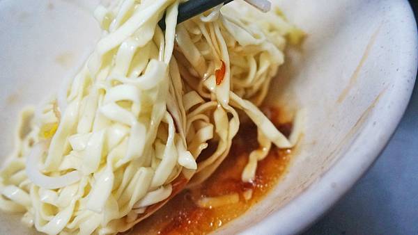 【基隆美食】長腳麵食-中午用餐時間，從店內排到店外的超人氣排隊小吃店