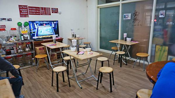 【台北美食】佳佳蒜味肉羹-想要多蒜自己加！隱藏在巷弄裡的小吃店