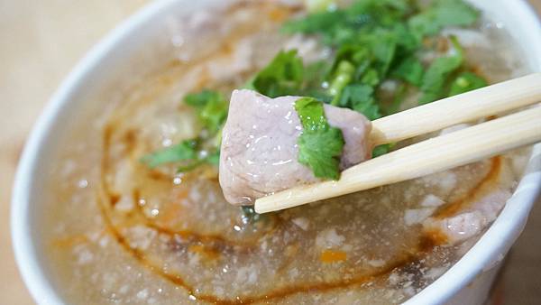 【台北美食】佳佳蒜味肉羹-想要多蒜自己加！隱藏在巷弄裡的小吃店
