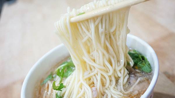 【台北美食】佳佳蒜味肉羹-想要多蒜自己加!隱藏在巷弄裡的小吃店 【台北美食】佳佳蒜味肉羹-想要多蒜自己加!隱藏在巷弄裡的小吃店