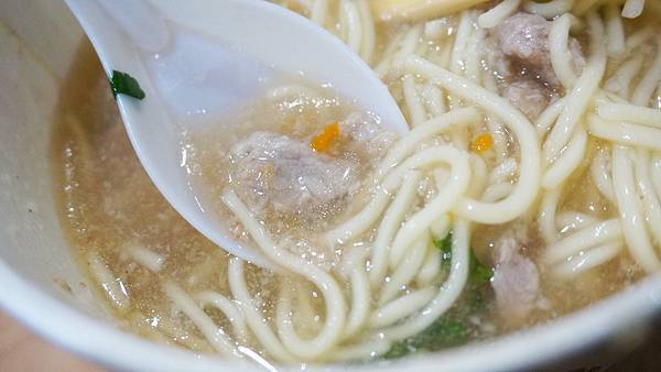 【台北美食】佳佳蒜味肉羹-想要多蒜自己加！隱藏在巷弄裡的小吃店