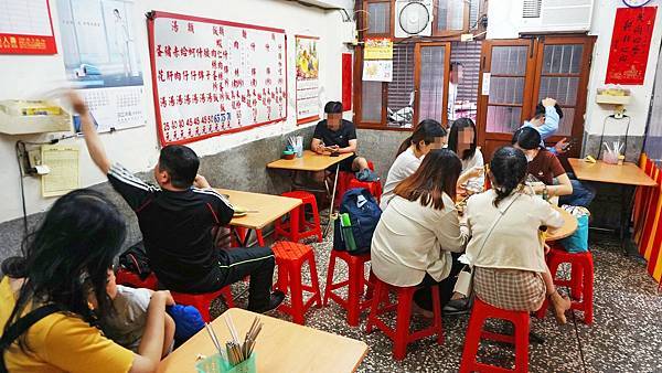 【基隆美食】基隆慶安宮廟口咖哩炒麵炒飯-吃過的人都爆推!隱藏在狹小巷弄裡的咖哩炒麵 【基隆美食】基隆慶安宮廟口咖哩炒麵炒飯-吃過的人都爆推!隱藏在狹小巷弄裡的咖哩炒麵