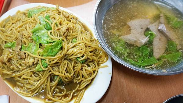 【基隆美食】基隆慶安宮廟口咖哩炒麵炒飯-吃過的人都爆推!隱藏在狹小巷弄裡的咖哩炒麵 【基隆美食】基隆慶安宮廟口咖哩炒麵炒飯-吃過的人都爆推!隱藏在狹小巷弄裡的咖哩炒麵