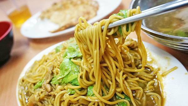 【基隆美食】基隆慶安宮廟口咖哩炒麵炒飯-吃過的人都爆推!隱藏在狹小巷弄裡的咖哩炒麵 【基隆美食】基隆慶安宮廟口咖哩炒麵炒飯-吃過的人都爆推!隱藏在狹小巷弄裡的咖哩炒麵