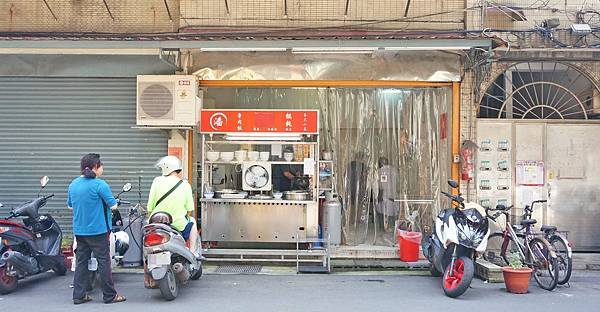 【板橋美食】潘古早味滷肉飯-最強的滷肉飯之一！不輸給名店的味道