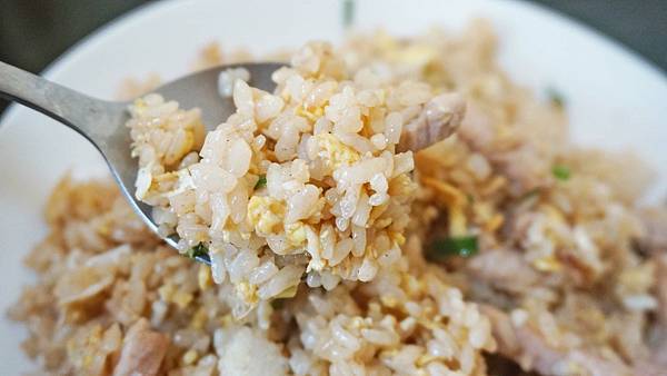 【台北美食】炒飯阿中小吃店-隱藏在巷弄裡55元超便宜炒飯店