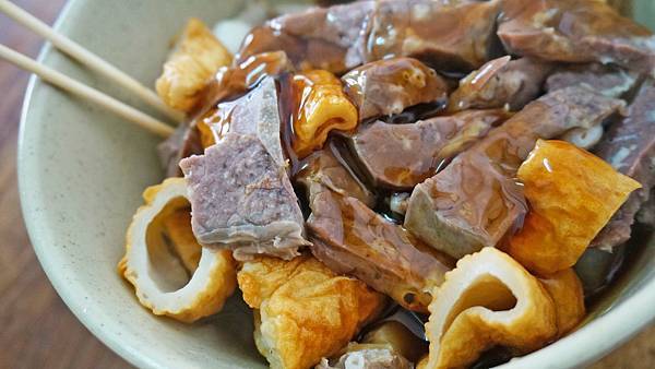 【基隆美食】三坑菜頭滷-沒有店名沒有招牌卻吸引大批大潮的小吃店