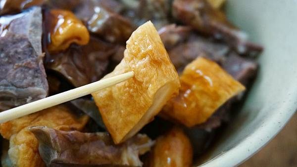 【基隆美食】三坑菜頭滷-沒有店名沒有招牌卻吸引大批大潮的小吃店