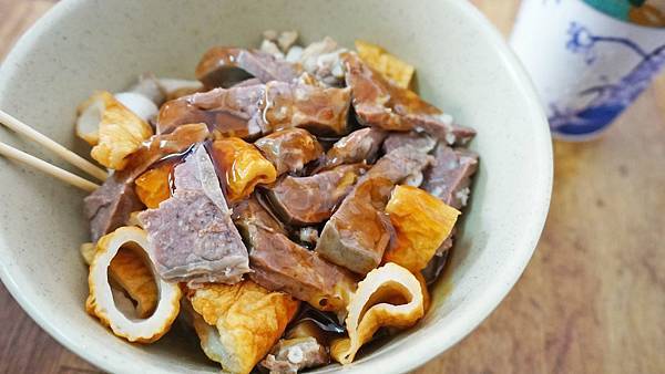 【基隆美食】三坑菜頭滷-沒有店名沒有招牌卻吸引大批大潮的小吃店