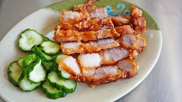 【基隆美食】崇安街10元鹹粥店-隱藏在巷弄裡，1碗只要10元的大份量鹹粥