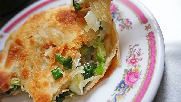 【基隆美食】今日早點-不輸給排隊名店的美味蔥油餅 【基隆美食】今日早點-不輸給排隊名店的美味蔥油餅