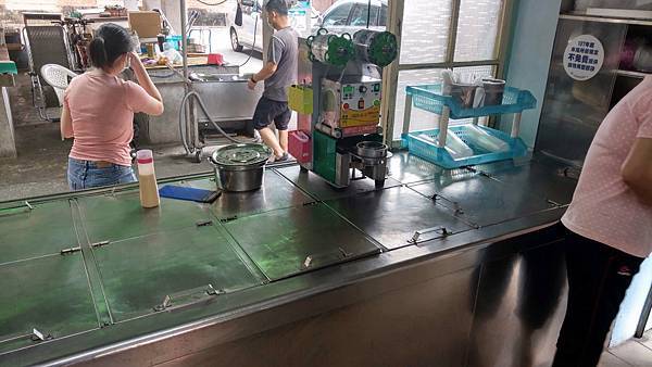 【台南美食】和興冰菓部-外觀不起眼的80年老字號香蕉清冰店！超大碗只要２０元