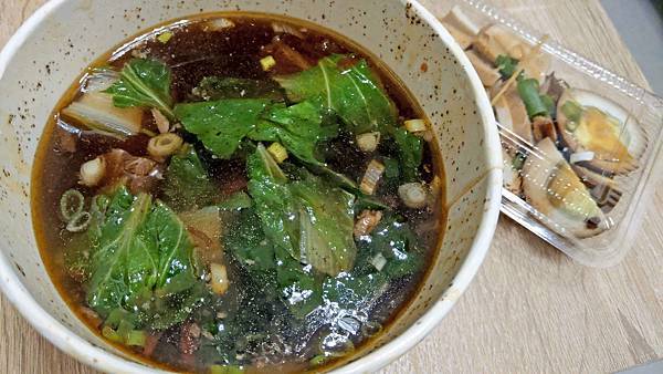 【中和美食】吉立小館-CP值爆表!只要100元就能吃到超厚切牛肉的牛肉麵