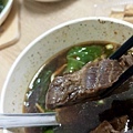 【中和美食】吉立小館-CP值爆表!只要100元就能吃到超厚切牛肉的牛肉麵