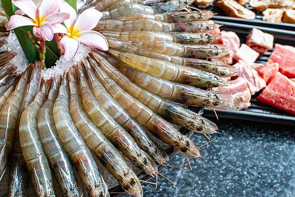 【桃園外帶美食】石頭日式炭火燒肉-外帶火鍋套餐，不到5折的價格就能吃到龍蝦等高級海鮮