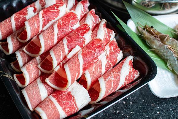 【桃園外帶美食】石頭日式炭火燒肉-外帶火鍋套餐，不到5折的價格就能吃到龍蝦等高級海鮮