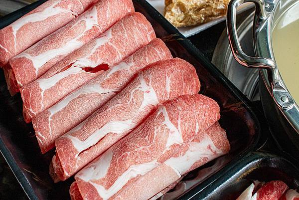 【桃園外帶美食】石頭日式炭火燒肉-外帶火鍋套餐，不到5折的價格就能吃到龍蝦等高級海鮮