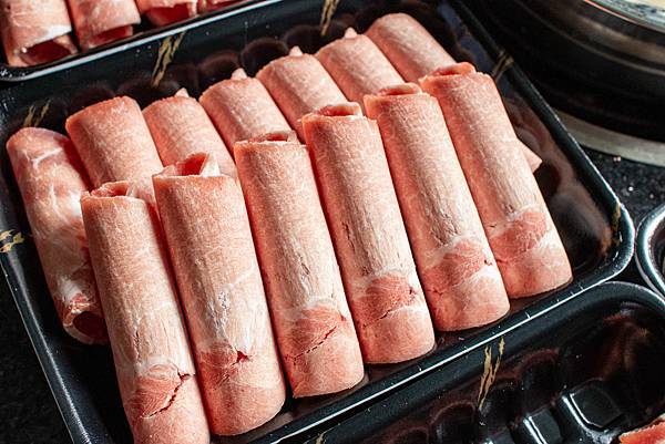 【桃園外帶美食】石頭日式炭火燒肉-外帶火鍋套餐，不到5折的價格就能吃到龍蝦等高級海鮮