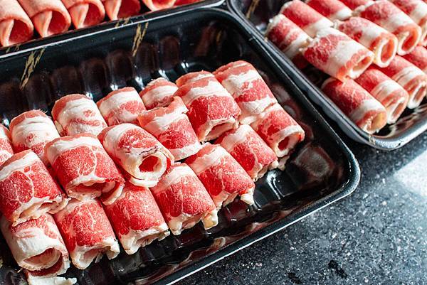 【桃園外帶美食】石頭日式炭火燒肉-外帶火鍋套餐，不到5折的價格就能吃到龍蝦等高級海鮮