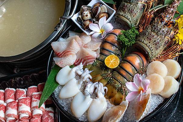 【桃園外帶美食】石頭日式炭火燒肉-外帶火鍋套餐，不到5折的價格就能吃到龍蝦等高級海鮮