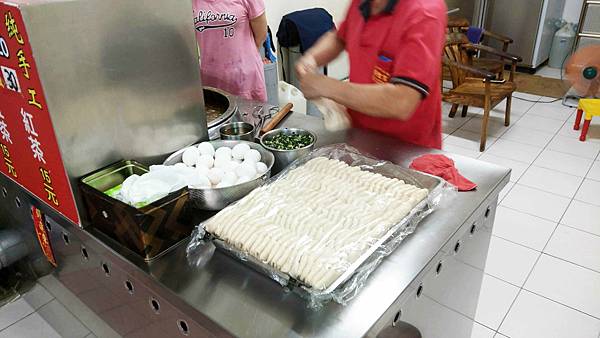 【板橋美食】古早味蔥油餅-從路邊攤做到店面的蔥油餅美食