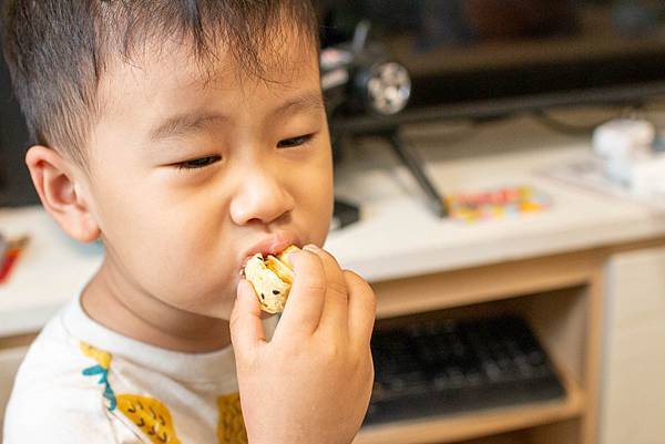 【台中伴手禮美食】酒飽甜-100%日本麵粉製作而成的限量手工千層蛋捲，比傳統蛋捲還要美味！