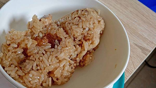 【台北美食】油飯米粉湯豬血湯炸豆腐-20元油飯20元米粉湯，隱藏在巷弄裡的超便宜隱藏版美食