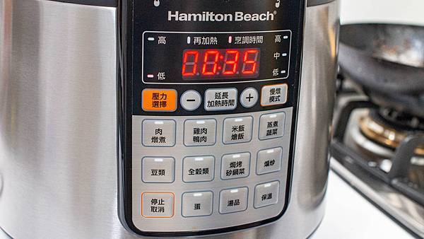 【壓力鍋推薦】Hamilton Beach漢美馳多功能微電腦壓力鍋-輕輕鬆鬆燉出入口即化的美味，微電腦控制安全又可靠