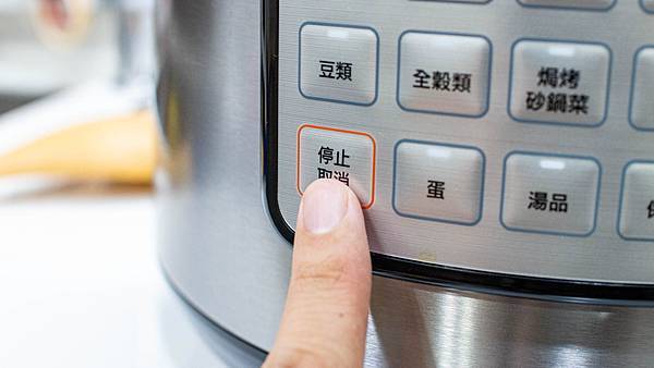 【壓力鍋推薦】Hamilton Beach漢美馳多功能微電腦壓力鍋-輕輕鬆鬆燉出入口即化的美味，微電腦控制安全又可靠