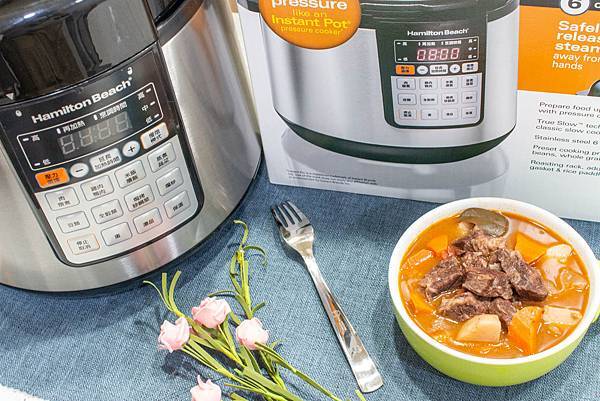 【壓力鍋推薦】Hamilton Beach漢美馳多功能微電腦壓力鍋-輕輕鬆鬆燉出入口即化的美味,微電腦控制安全又可靠 【壓力鍋推薦】Hamilton Beach漢美馳多功能微電腦壓力鍋-輕輕鬆鬆燉出入口即化的美味,微電腦控制安全又可靠