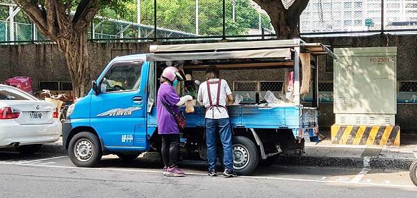 【板橋美食】板橋正隆巷無名水煎包攤車-每天賣不到４小時就關店的無名水煎包店