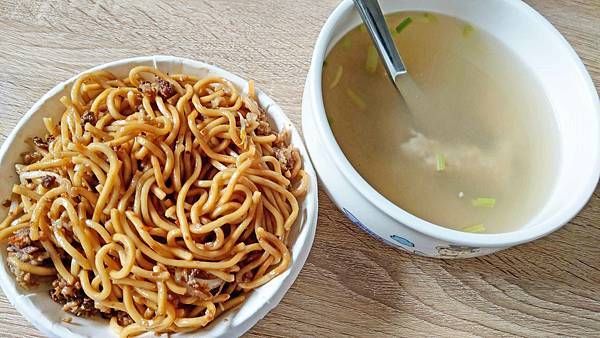 【中和美食】古早味小吃-沒有店名沒有招牌超大份量又好吃的路邊攤美食 【中和美食】古早味小吃-沒有店名沒有招牌超大份量又好吃的路邊攤美食