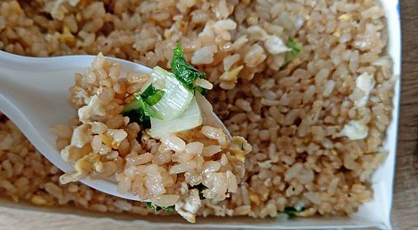 【板橋美食】莉芳小吃-隱藏在巷弄裡的50元炒飯小吃店