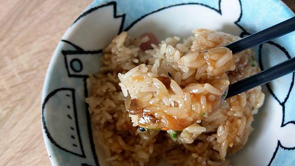 【板橋美食】建國街無名油飯-沒有店名沒有招牌隱藏在巷弄裡的15元油飯