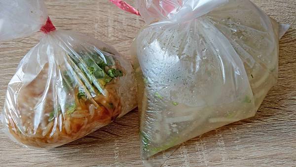 【板橋美食】建國街無名油飯-沒有店名沒有招牌隱藏在巷弄裡的15元油飯