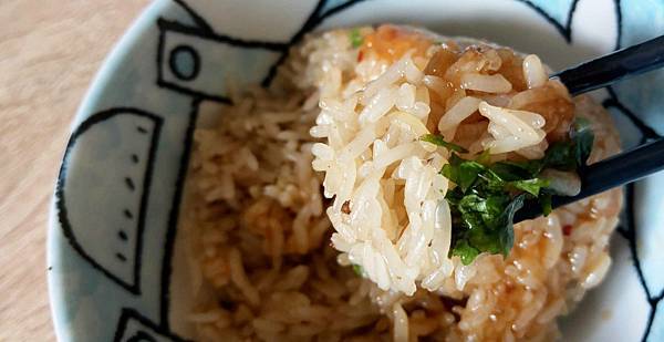 【板橋美食】建國街無名油飯-沒有店名沒有招牌隱藏在巷弄裡的15元油飯