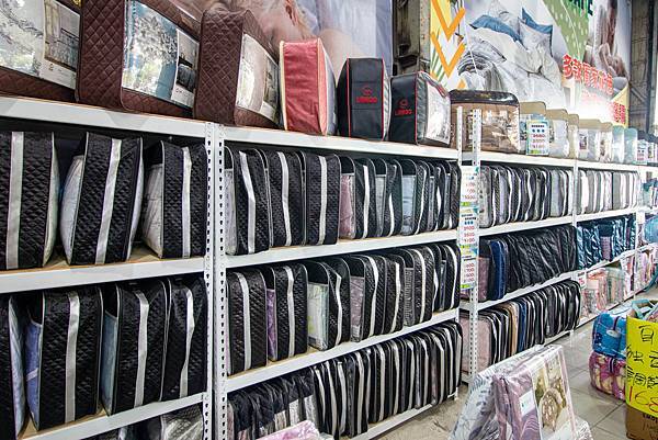 【疫情廠商特賣！全數商品批發價出售求現金！不到市價一半的價格就能買到一樣的品質】床墊、高級床包、天絲床包，百貨公司的寢具，通通下殺超低價不到５折！買到賺到哦～！三重艾薇爾居家生活館Avril