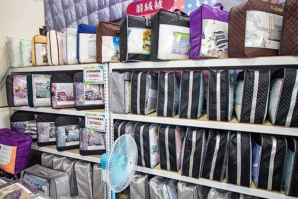 【疫情廠商特賣！全數商品批發價出售求現金！不到市價一半的價格就能買到一樣的品質】床墊、高級床包、天絲床包，百貨公司的寢具，通通下殺超低價不到５折！買到賺到哦～！三重艾薇爾居家生活館Avril