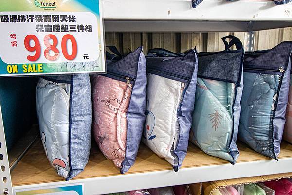 【疫情廠商特賣！全數商品批發價出售求現金！不到市價一半的價格就能買到一樣的品質】床墊、高級床包、天絲床包，百貨公司的寢具，通通下殺超低價不到５折！買到賺到哦～！三重艾薇爾居家生活館Avril