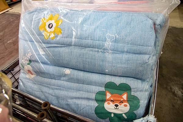 【疫情廠商特賣！全數商品批發價出售求現金！不到市價一半的價格就能買到一樣的品質】床墊、高級床包、天絲床包，百貨公司的寢具，通通下殺超低價不到５折！買到賺到哦～！三重艾薇爾居家生活館Avril